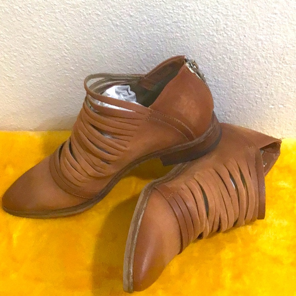 🆕 FREE PEOPLE Lost Valley Moccasin Bootie Distressed Leather - Picture 2 of 12